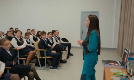 Эколог «Нижнекамскнефтехима» провела урок о факелах в школе № 7 - НТР 24