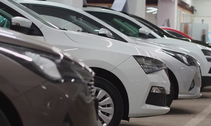 В Татарстан почти в два раза меньше начали завозить новые автомобили - НТР 24