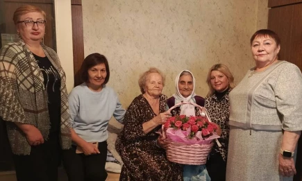 В Нижнекамске поздравили с 90-летием первостроителя Лиру Фаттыхову - НТР 24