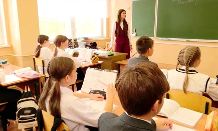 В российских школах песни о педагогах заменят звонки в октябре - НТР 24
