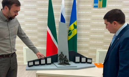 Радмир Беляев ознакомился с макетом мемориала участникам СВО в Нижнекамске - НТР 24