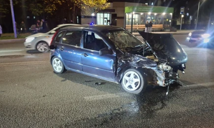 На улице Гагарина в Нижнекамске «Калина» влетела в Hyundai, есть пострадавший - НТР 24