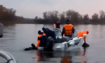 На Каме у Чистополя обнаружили затонувшую лодку и тело мужчины - НТР 24