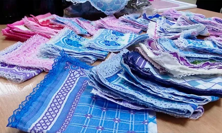 Кружевные платки и тысячи пар носков: нижнекамские рукодельницы помогают военным - НТР 24