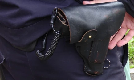 В Мензелинске полицейский выстрелил в ногу женщине, угрожавшей ему ножом - НТР 24