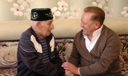 Айдар Метшин в День пожилых людей навестил долгожителей Нижнекамска и «Университет третьего возраста» - НТР 24