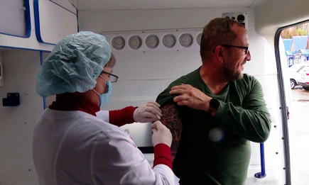 Выездная вакцинация от гриппа прошла на рынке в Нижнекамске - НТР 24