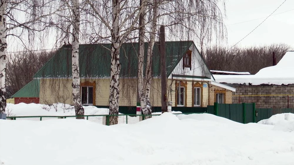 заснеженная улица в деревне Нижнекамского района Татарстана