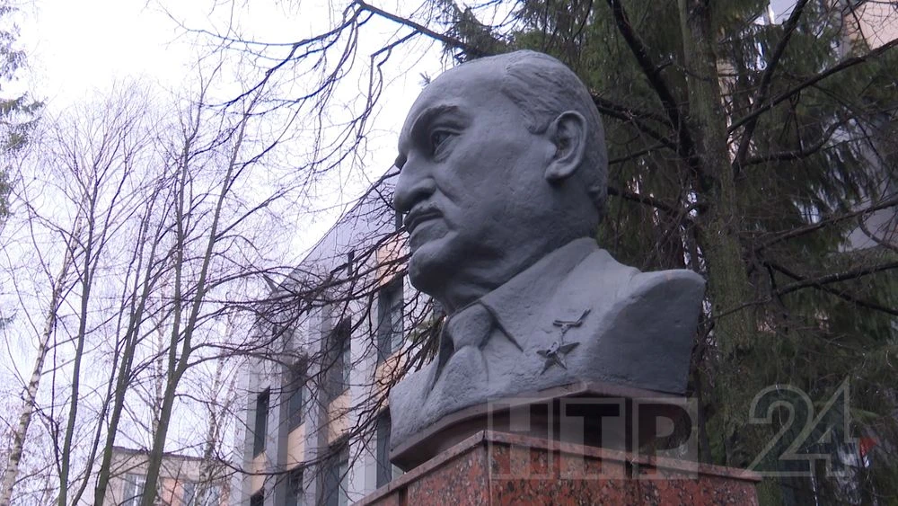 бюст Евгения Королёва в Нижнекамске