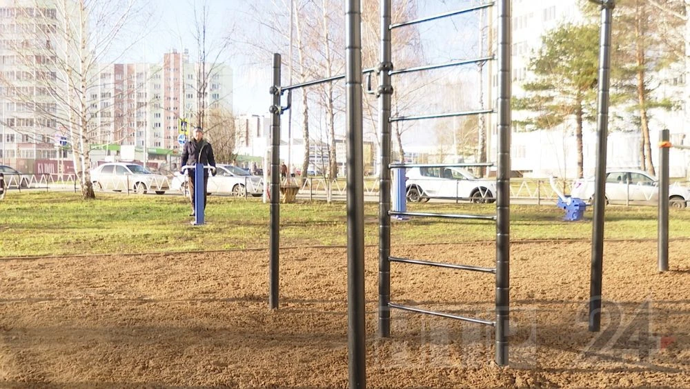 спортивный комплекс во дворе дома в Нижнекамске