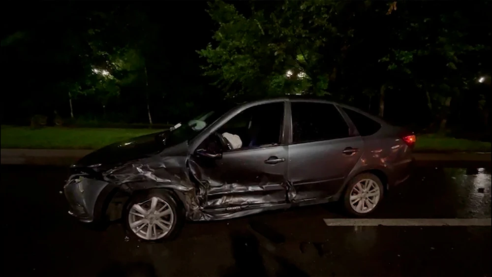 Разбитый автомобиль