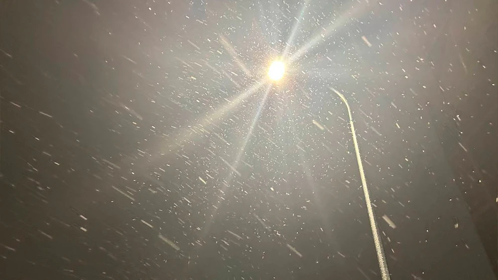 Фонарь и снег