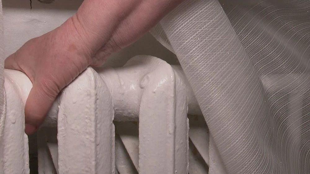 Старая батарея отопления в квартире