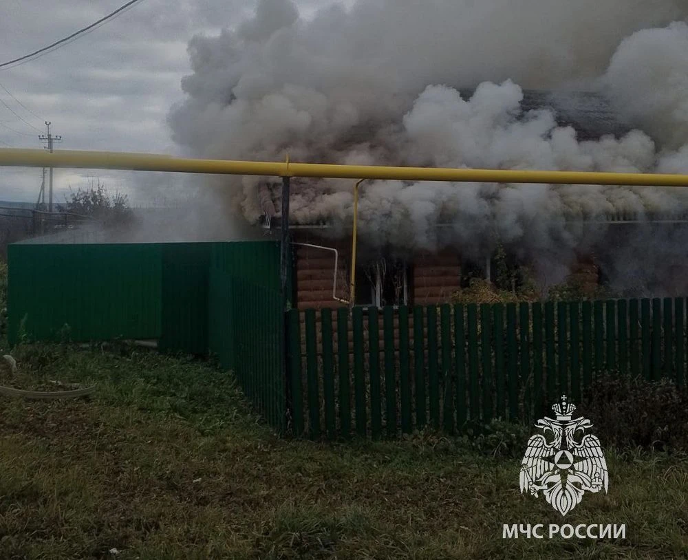 горит дом в Заинске