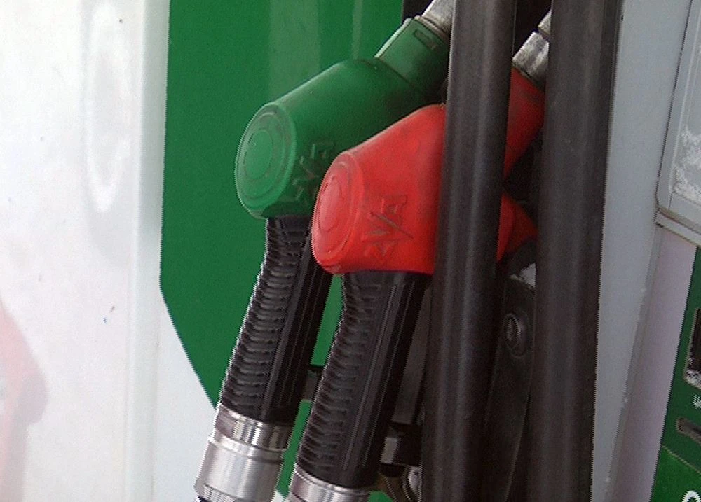 заправочный пистолет на АЗС