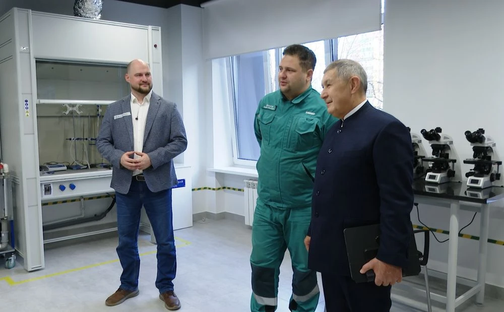 президент академии наук РТ Рифкат Минниханов в НХТИ