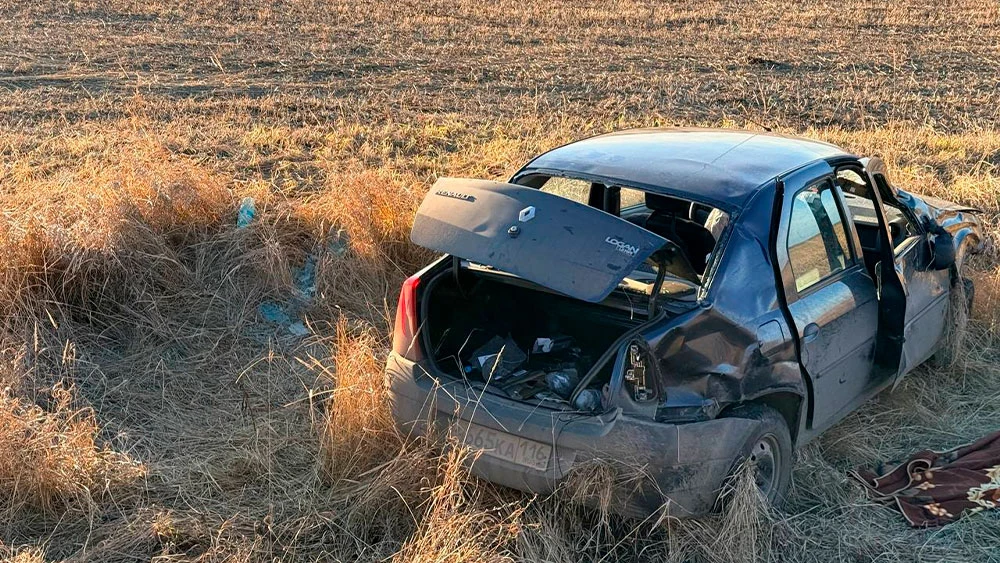 Автомобиль в кювете на дороге Чистополь — Нижнекамск 16 ноября 2025 года