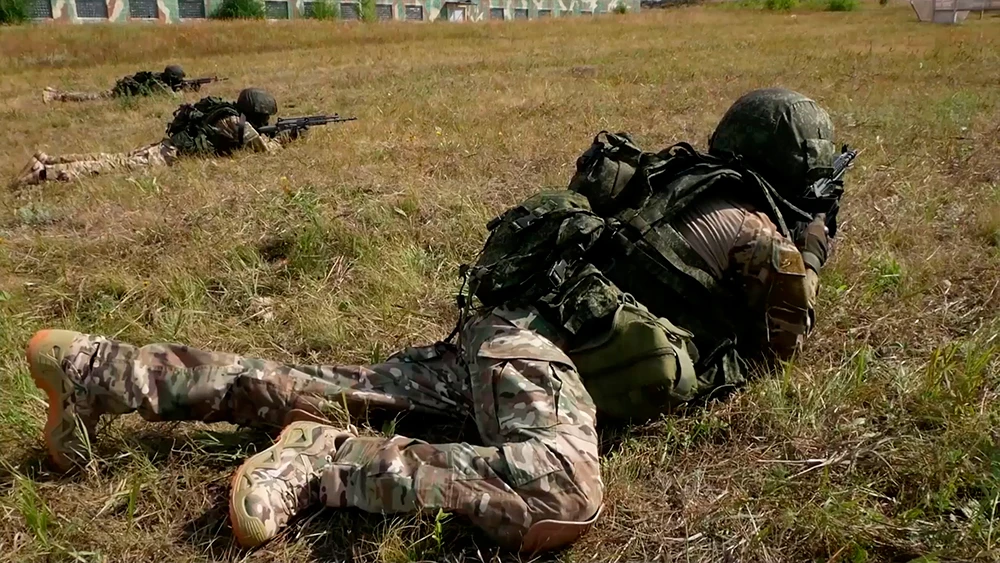 Солдаты в поле