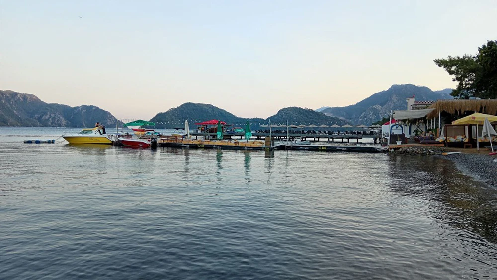 Пристань на море