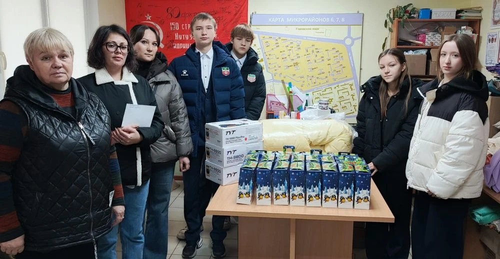ученики гимназии № 22 Нижнекамска принесли новогодние подарки для бойцов СВО и детей Донбасса