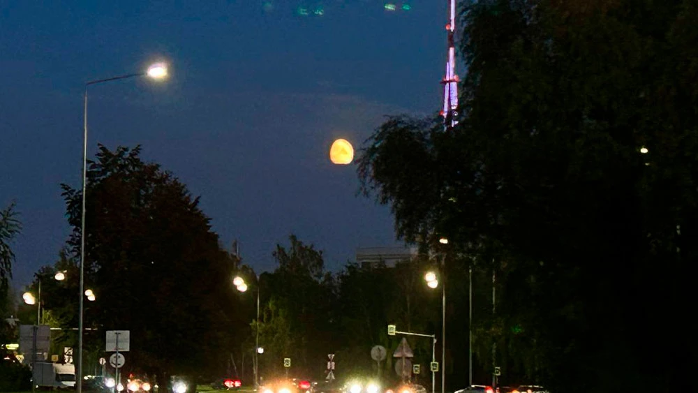 Луна в небе