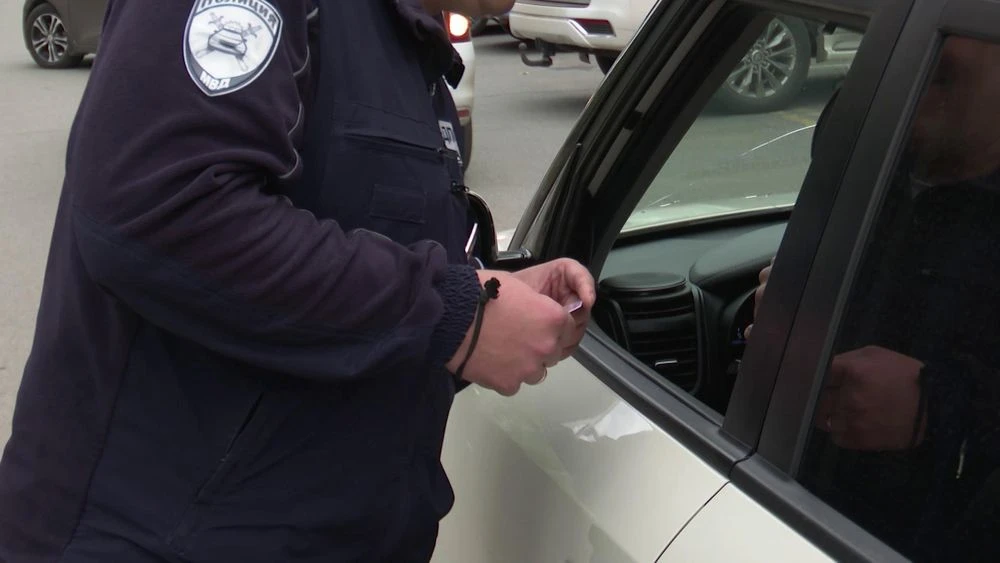 инспектор ДПС ГАИ Нижнекамска во время рейда