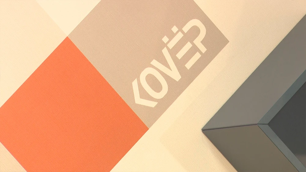 Стена с названием молодежного центра Ковер в Нижнекамске