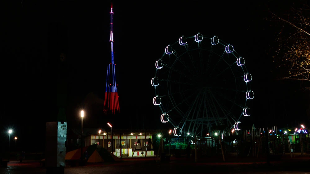 телебашня в Нижнекамске и колесо обозрения в парке Семья