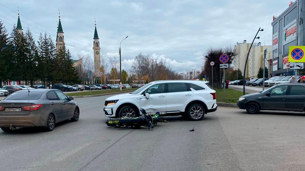 Авария в Нижнекамске с мотоциклом и Киа Сорренто около Баки Урманче, 19