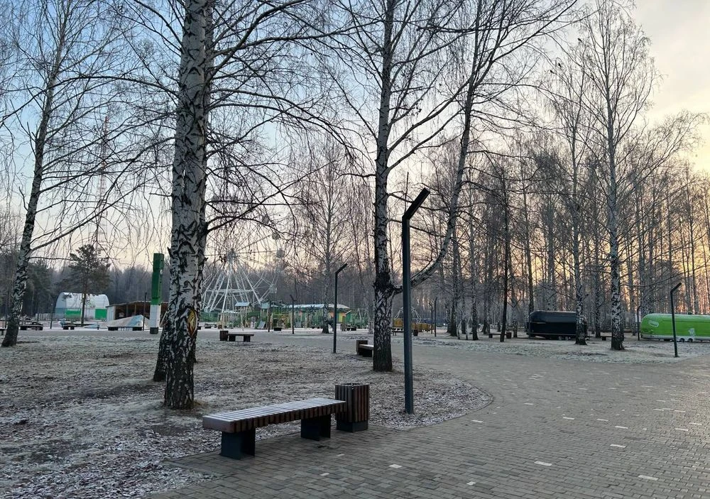 парк Семья в Нижнекамске поздней осенью