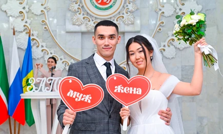 В Нижнекамске 11 пар стали молодоженами в зеркальную дату - НТР 24