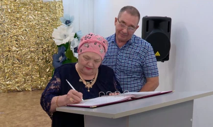 В Нижнекамске поздравили мам участников СВО и юбиляров семейной жизни - НТР 24