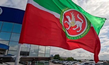 Радмир Беляев поздравил нижнекамцев с Днем флага Республики Татарстан - НТР 24