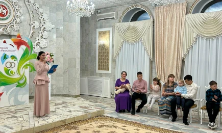 В Нижнекамске чествовали многодетные семьи в преддверии Дня матери - НТР 24