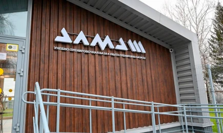 Юные хоккеисты «Нефтехимика» заселились в обновлённую базу «Алмаш» - НТР 24