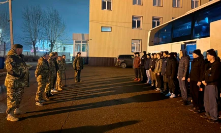 26 нижнекамских призывников отправились на срочную службу в армию России - НТР 24