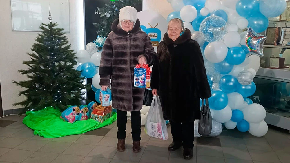 Гузель и Рамзия Вафины участницы акции НТР Стань Дедом Морозом