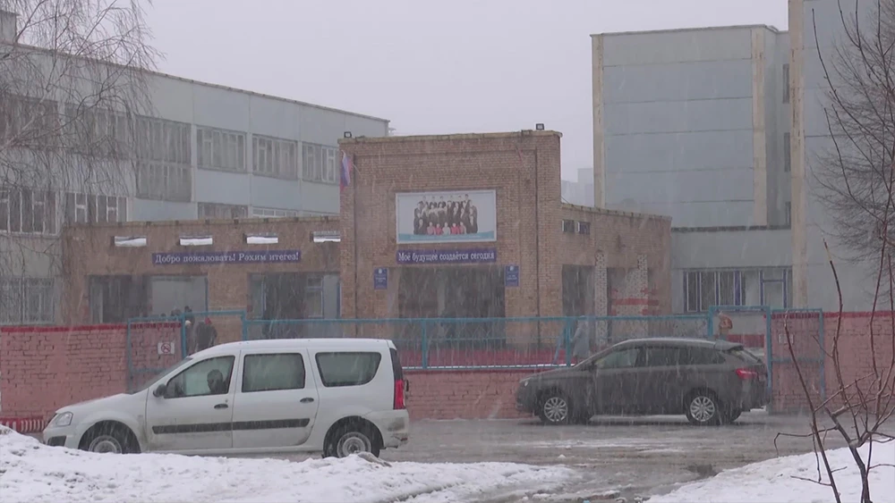 Школа в снегопад