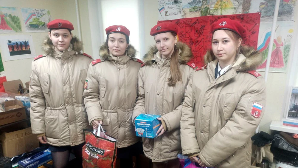 Школьники принесли гумпомощь