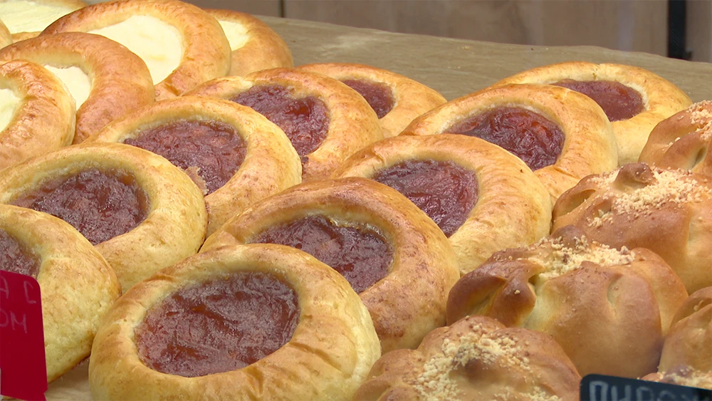 Ватрушки на прилавке