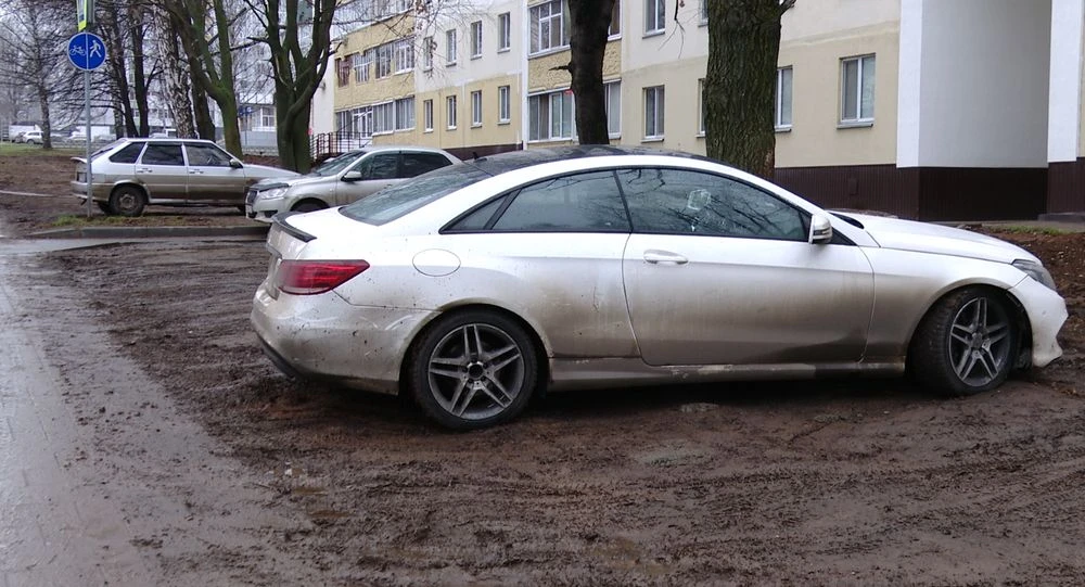 До 3500 рублей штрафа: в Нижнекамске провели рейд по парковке на газонах - телеканал НТР 24