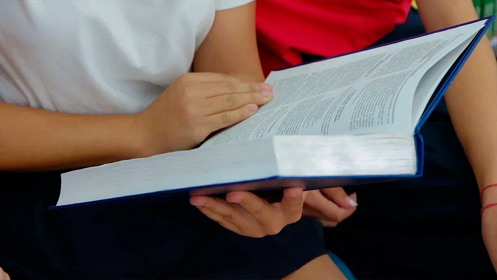 Книга в руках
