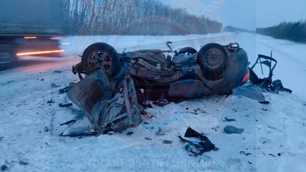 Разбитый автомобиль после аварии