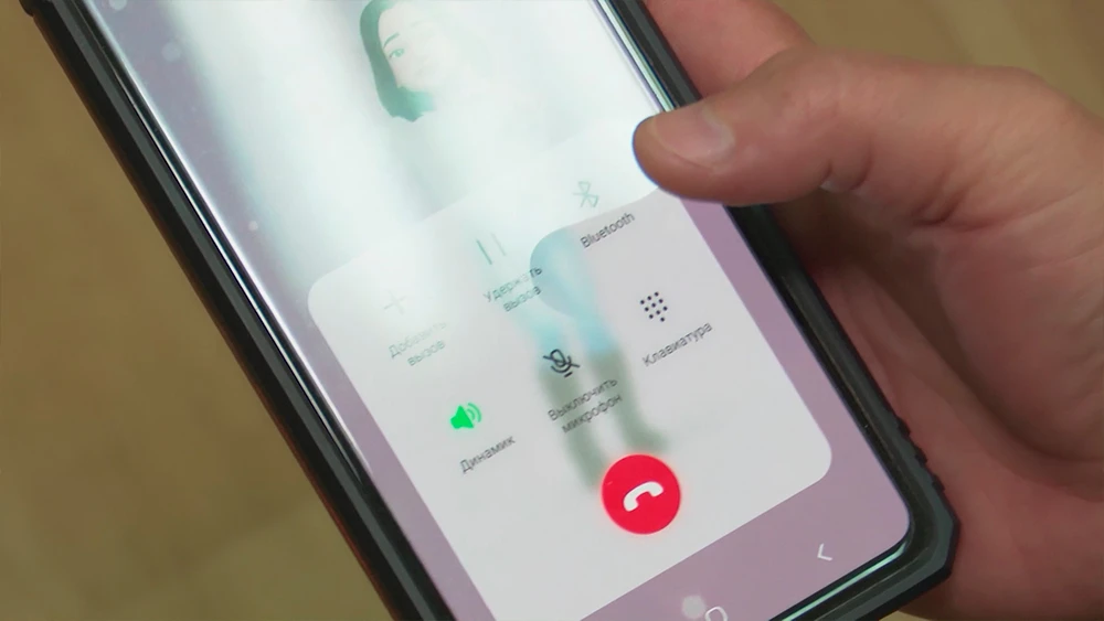 Смартфон в руке