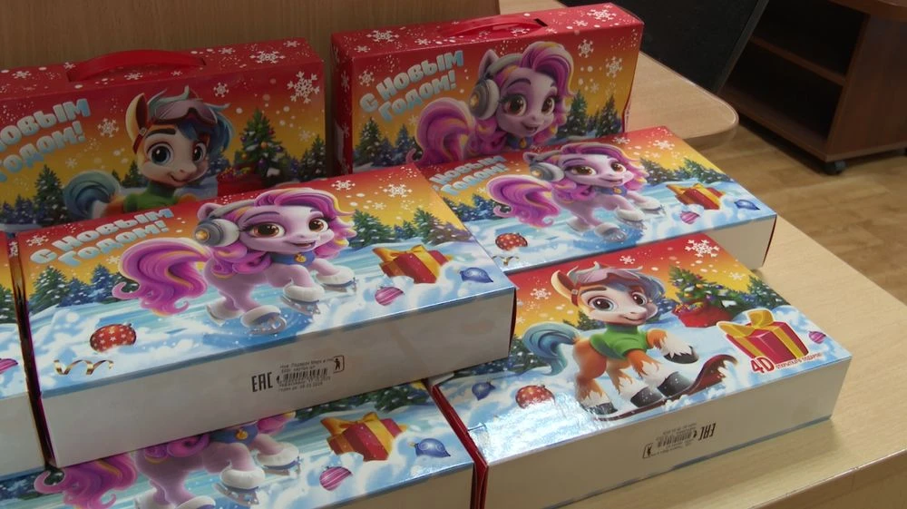 Новогодние подарочные наборы для детей