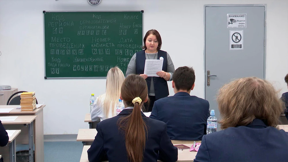 Ученики пишут итоговое сочинение в школе Нижнекамска