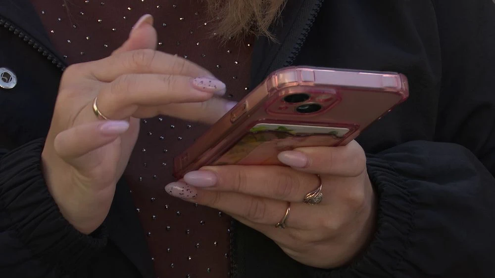 смартфон женские руки