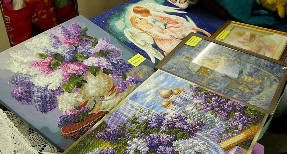 Картины на ярмарке в Нижнекамске