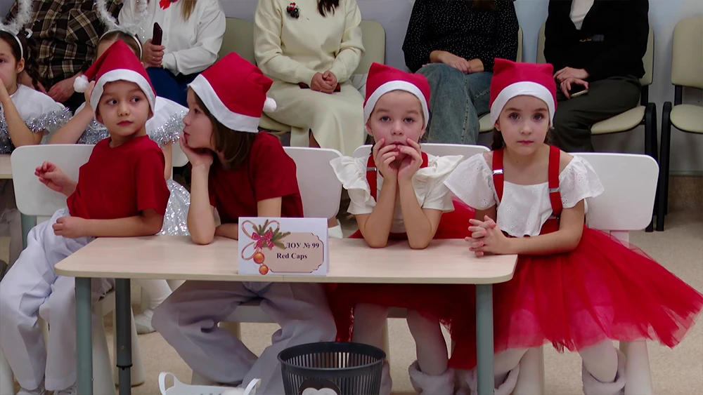 Участницы конкурса на знание английского языка «Зимний квиз»