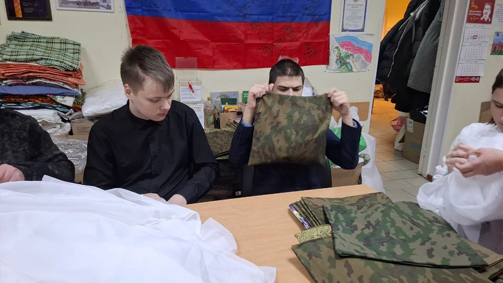 Ребята из нижнекамской коррекционной школы № 18 шили армейские подушки для батальона Барс-15